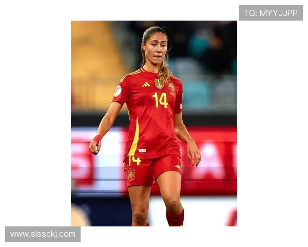 瓜迪奥拉爱女瓦伦蒂娜惊艳世俱杯 温情同框引球迷热议(1) 瓜迪奥拉爱女瓦伦蒂娜惊艳世俱杯 温情同框引球迷热议(1)